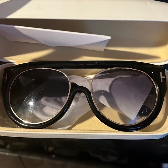 Tom Ford sunglasses barely worn